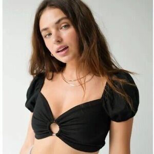 NWT Elodie Black O-Ring Crop
